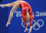 开云足球直播-黄潜奇迹与蓝白风暴，当比利亚雷亚尔对阵阿根廷，本泽马如何用连续进球书写时代分野？