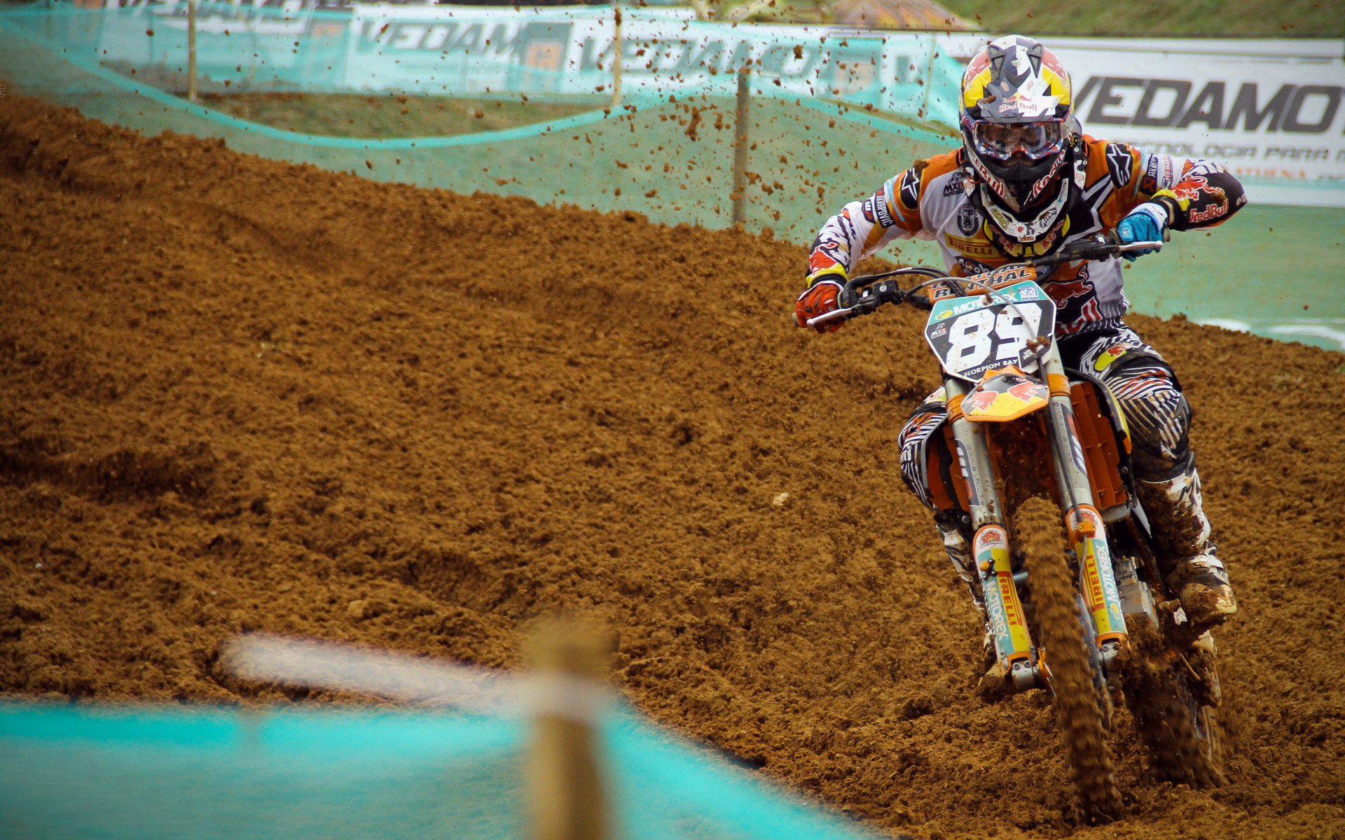 赛道与绿茵的交响，当F1争冠夜遇见哈兰德的制胜一击