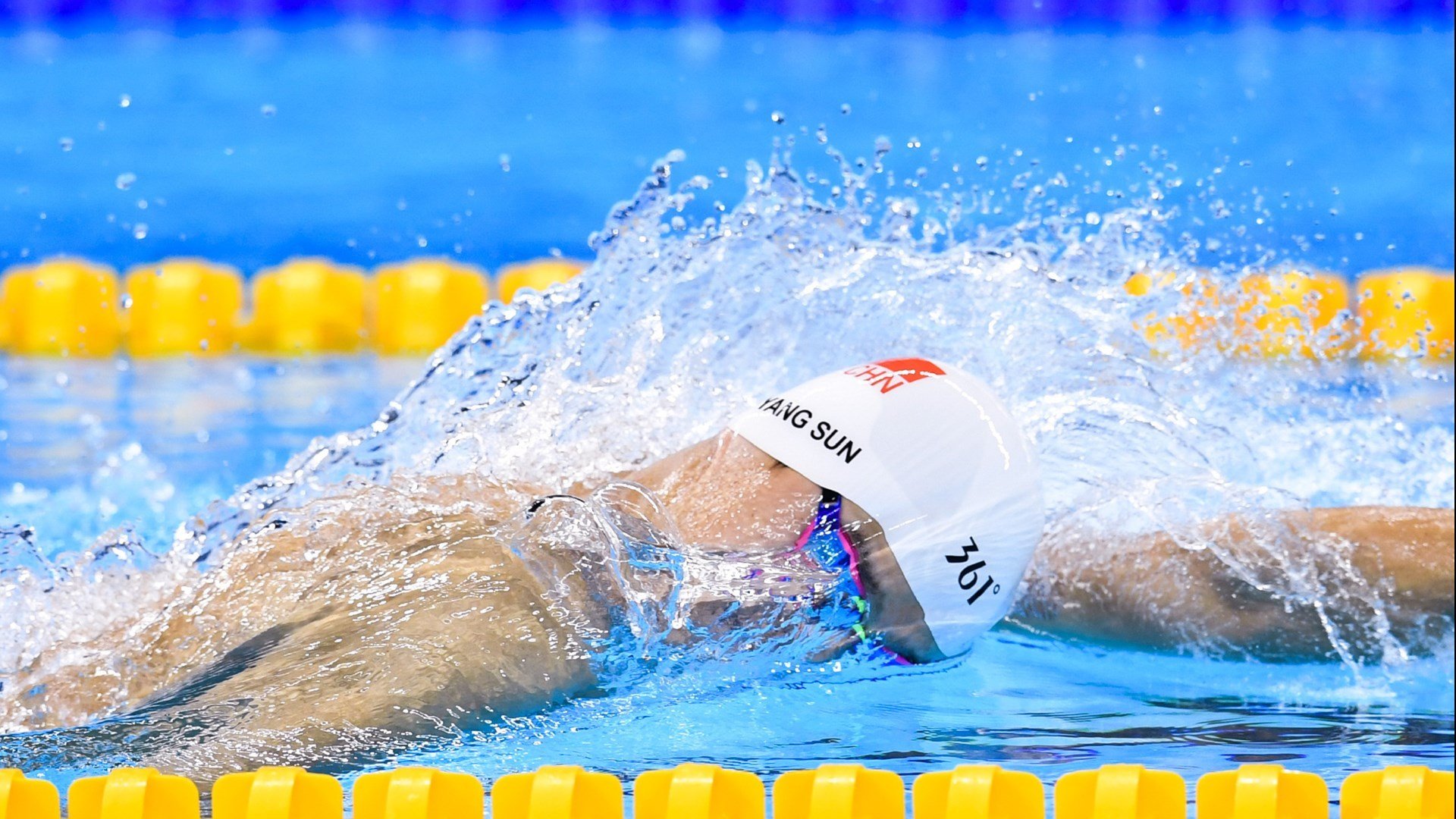 广州队绝杀快船，米切尔统治全场，一场跨越时空的篮球幻想